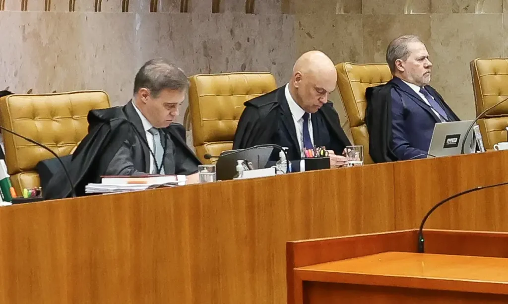 Ministro André Mendonça responde a Alexandre de Moraes e pede inquérito contra o colega