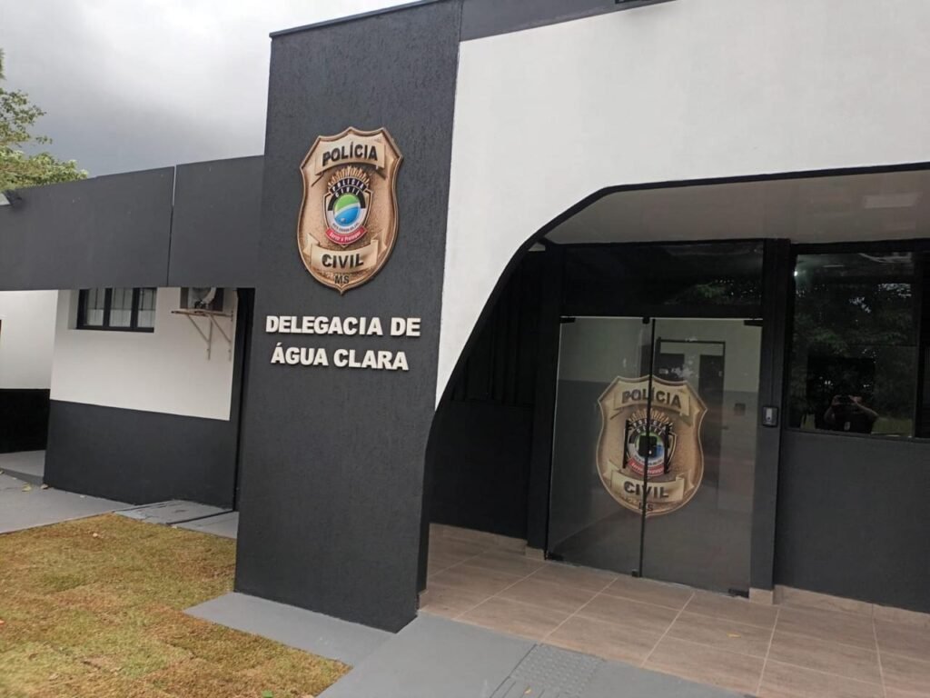 Jovem é esfaqueado em alojamento de posto em Água Clara