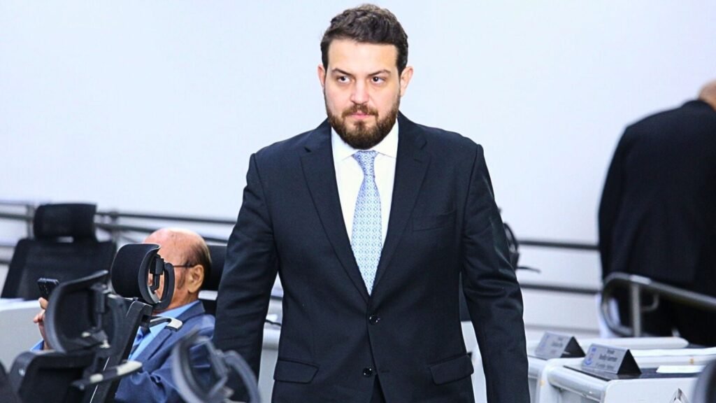 Claudinho Serra e réus da Operação Tromper ficam com bloqueio de R$714 mil