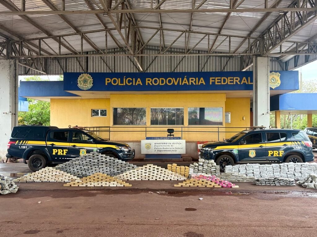 Polícia Rodoviária apreende quase uma tonelada de cocaína e skunk em carga de minério na BR-262