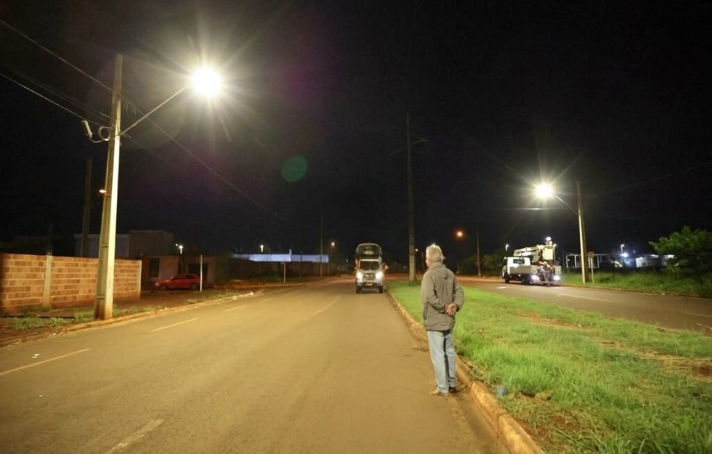Dourados avança na modernização da iluminação pública, 33 mil lâmpadas LED já instaladas