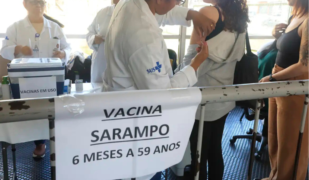 MS reforça vigilância e vacinação contra sarampo após alerta nacional