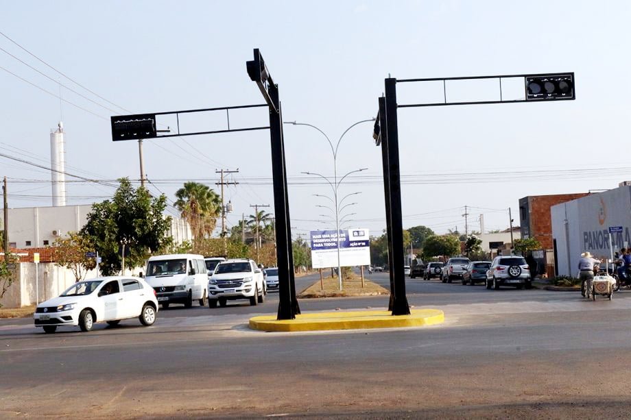 Três Lagoas instala semáforos inteligentes e 153 câmeras via PPP
