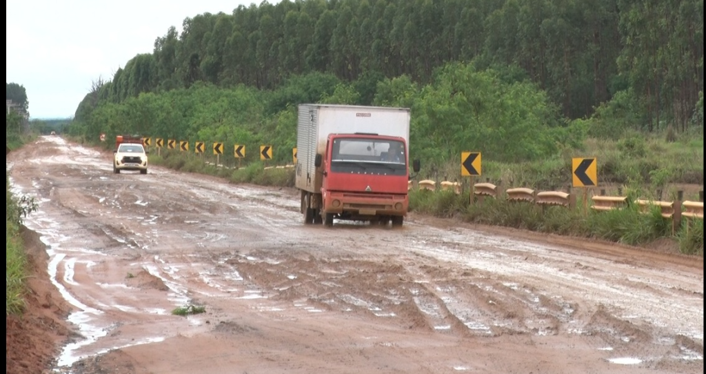 Vereadores de Três Lagoas cobram solução para estrada que liga ao Porto de Areia após fortes chuvas