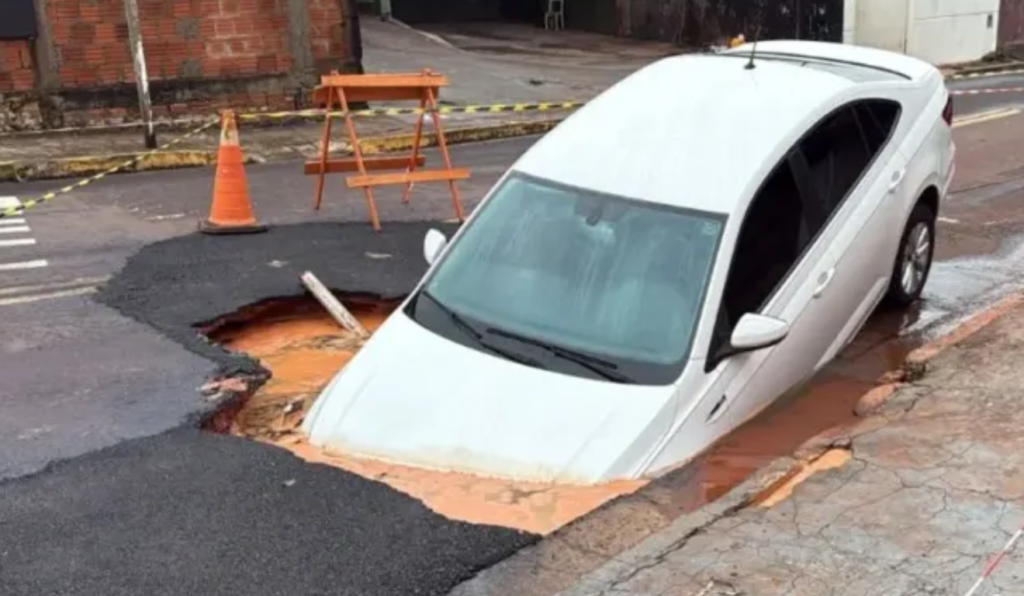 MSGás inicia reparo em asfalto que cedeu e atingiu carro em Campo Grande