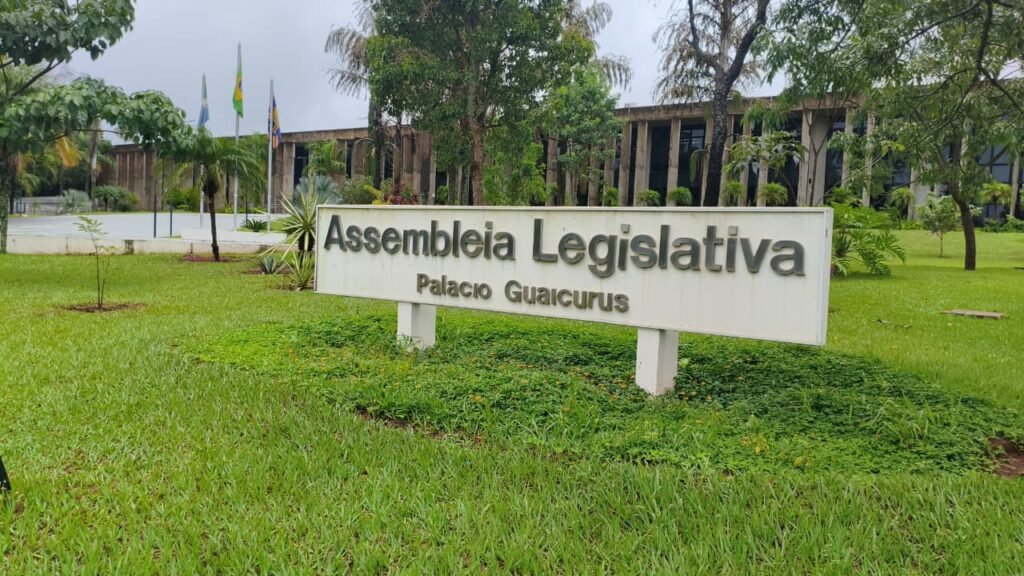 Deputados Márcio Fernandes e Jamilson Name disputam cadeiras da Alems 2027
