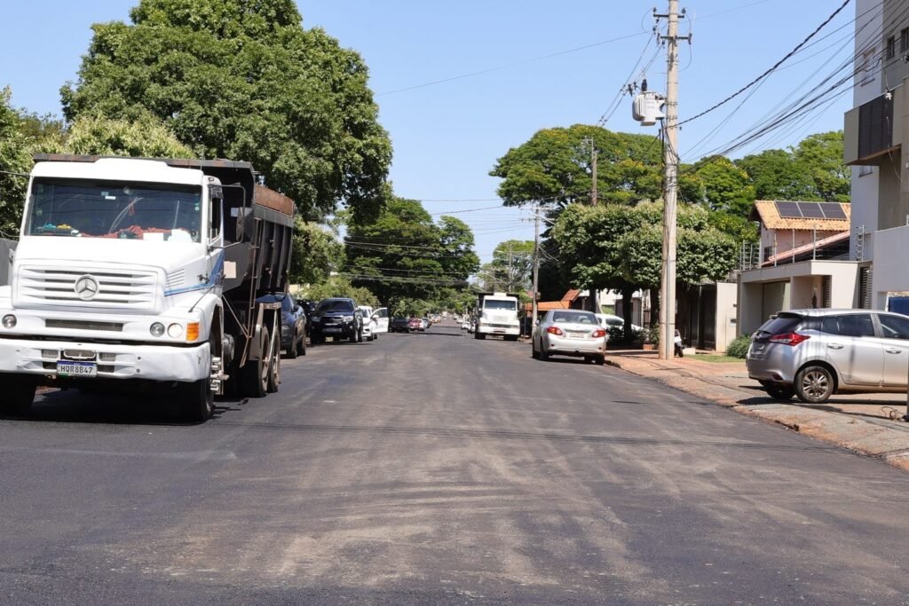 Prefeitura de Dourados acelera recapeamento da Clóvis Cerzósimo e Iguaçu, obra supera 70%